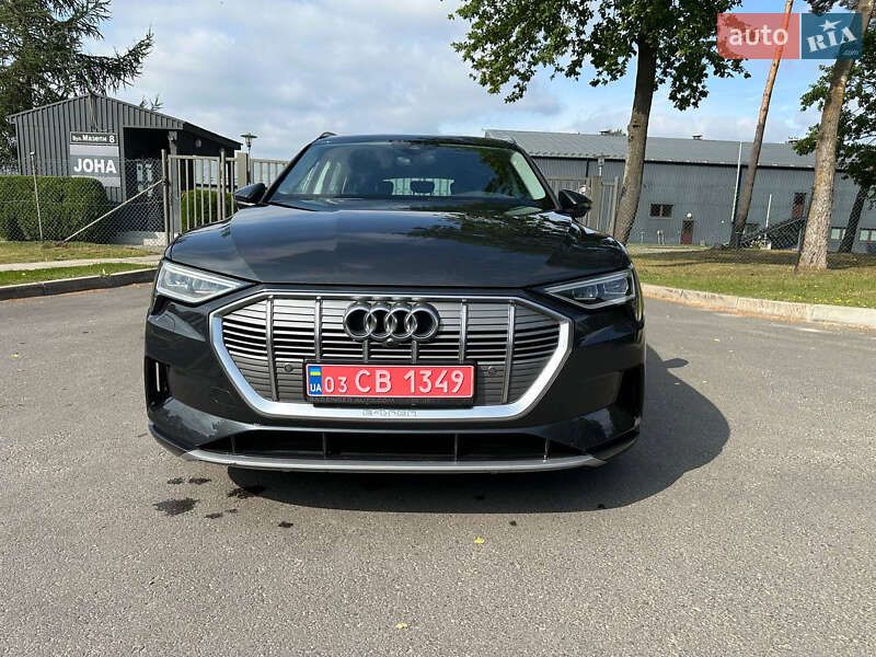 Позашляховик / Кросовер Audi e-tron 2021 в Новояворівську