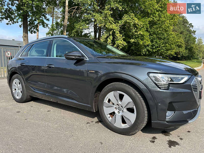 Позашляховик / Кросовер Audi e-tron 2021 в Новояворівську