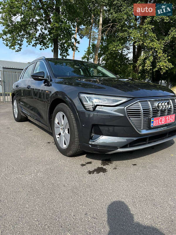 Позашляховик / Кросовер Audi e-tron 2021 в Новояворівську