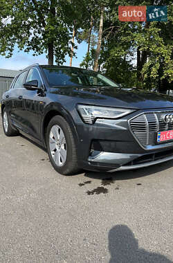 Позашляховик / Кросовер Audi e-tron 2021 в 