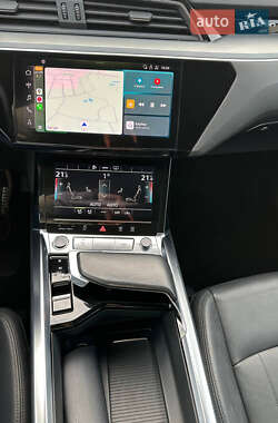 Позашляховик / Кросовер Audi e-tron 2021 в 