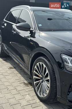 Позашляховик / Кросовер Audi e-tron 2019 в 