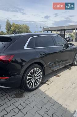 Позашляховик / Кросовер Audi e-tron 2019 в 