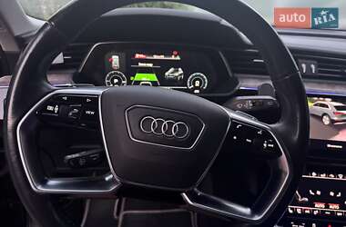 Позашляховик / Кросовер Audi e-tron 2019 в 