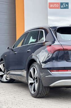 Позашляховик / Кросовер Audi e-tron 2019 в 