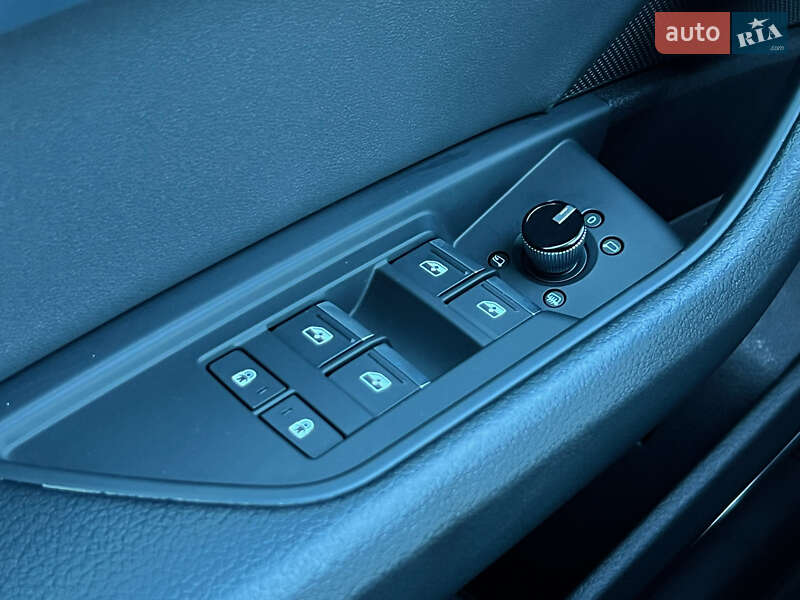 Позашляховик / Кросовер Audi e-tron 2022 в Луцьку