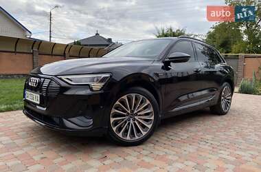 Внедорожник / Кроссовер Audi e-tron 2022 в 