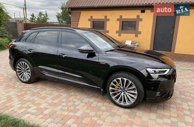Внедорожник / Кроссовер Audi e-tron 2022 в 