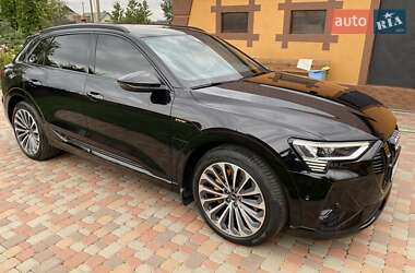 Внедорожник / Кроссовер Audi e-tron 2022 в 