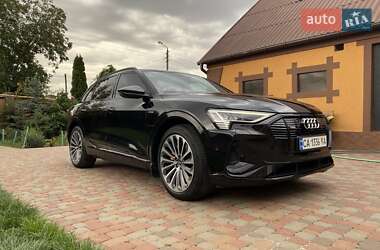 Внедорожник / Кроссовер Audi e-tron 2022 в 