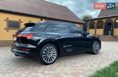 Внедорожник / Кроссовер Audi e-tron 2022 в 