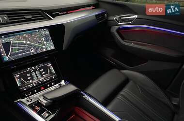 Внедорожник / Кроссовер Audi e-tron 2022 в 