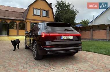 Внедорожник / Кроссовер Audi e-tron 2022 в 