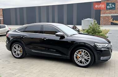 Позашляховик / Кросовер Audi e-tron 2022 в 