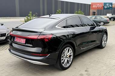 Позашляховик / Кросовер Audi e-tron 2022 в 