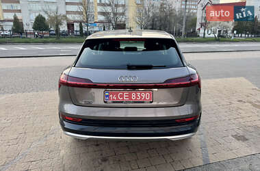 Внедорожник / Кроссовер Audi e-tron 2020 в 