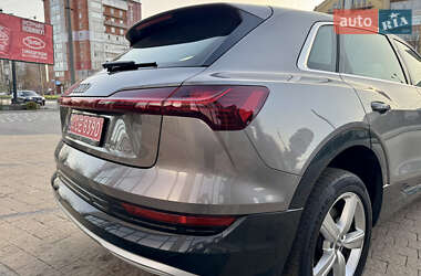 Внедорожник / Кроссовер Audi e-tron 2020 в 