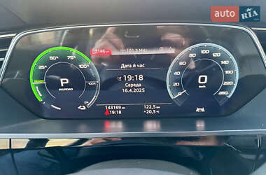 Внедорожник / Кроссовер Audi e-tron 2020 в 