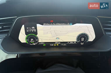 Позашляховик / Кросовер Audi e-tron 2022 в 