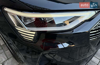 Позашляховик / Кросовер Audi e-tron 2022 в 