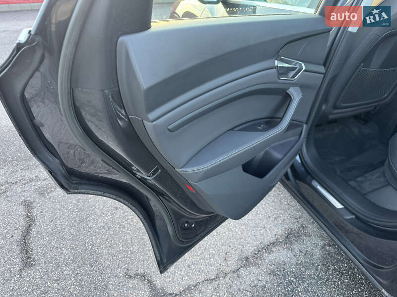 Внедорожник / Кроссовер Audi e-tron 2020 в Киеве фото 25 Внедорожник / Кроссовер Audi e-tron 2020 в Киеве