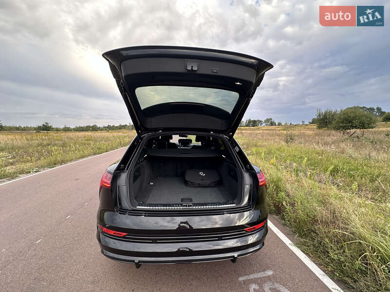 Позашляховик / Кросовер Audi e-tron 2023 в Києві