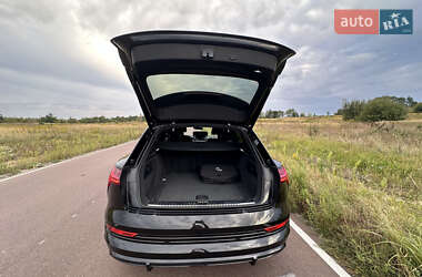 Внедорожник / Кроссовер Audi e-tron 2023 в 