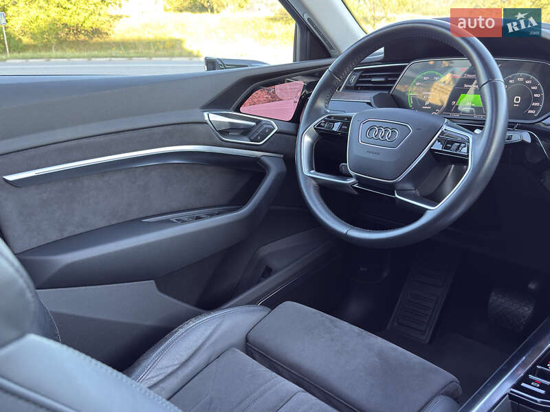 Позашляховик / Кросовер Audi e-tron 2020 в Чернівцях