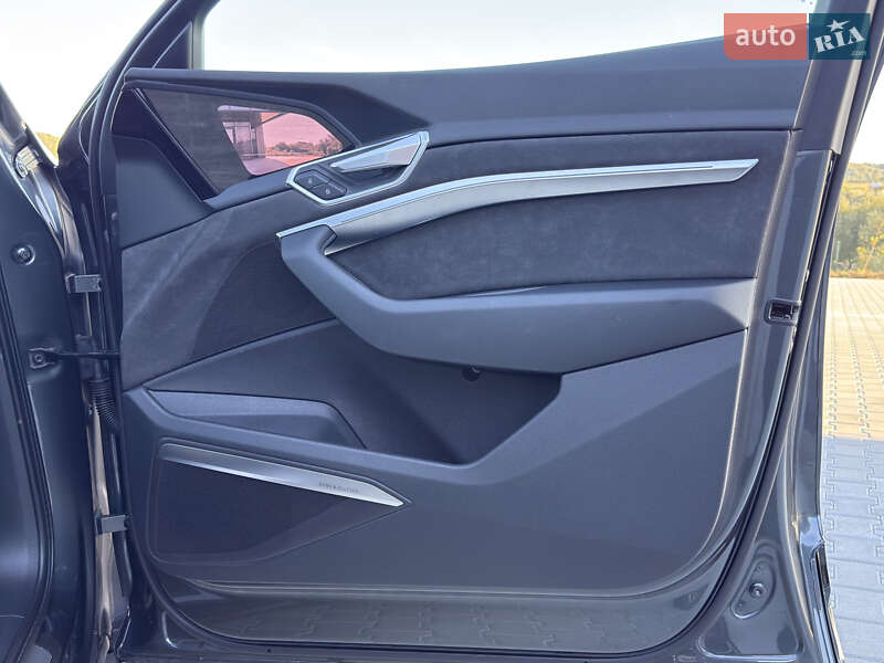 Позашляховик / Кросовер Audi e-tron 2020 в Чернівцях