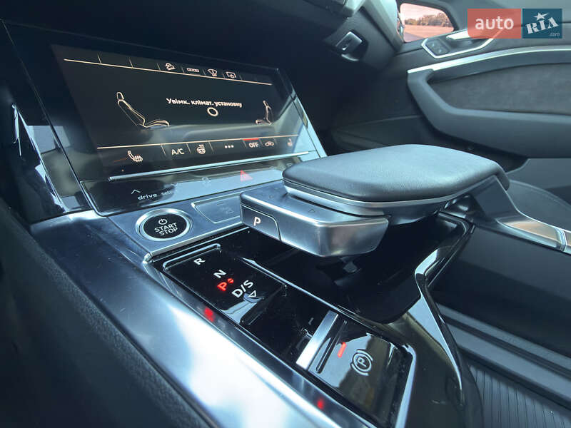 Позашляховик / Кросовер Audi e-tron 2020 в Чернівцях