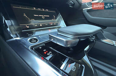 Внедорожник / Кроссовер Audi e-tron 2020 в 