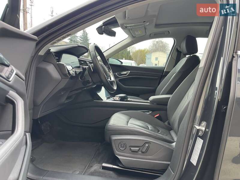 Позашляховик / Кросовер Audi e-tron 2019 в Кореці