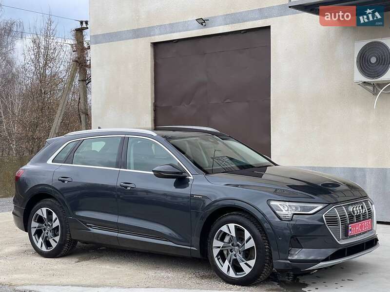 Позашляховик / Кросовер Audi e-tron 2019 в Кореці