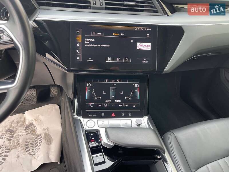 Позашляховик / Кросовер Audi e-tron 2019 в Кореці