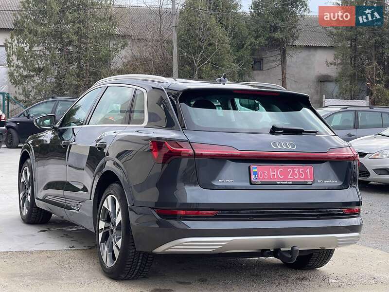 Позашляховик / Кросовер Audi e-tron 2019 в Кореці