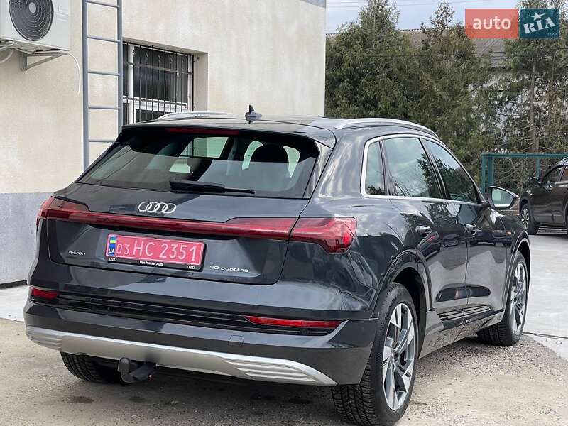 Позашляховик / Кросовер Audi e-tron 2019 в Кореці