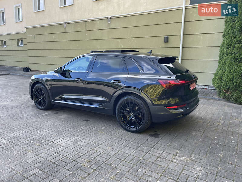 Позашляховик / Кросовер Audi e-tron 2023 в Львові