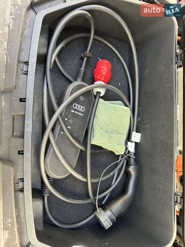 Внедорожник / Кроссовер Audi e-tron 2020 в Киеве фото 18 Внедорожник / Кроссовер Audi e-tron 2020 в Киеве