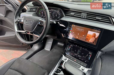 Внедорожник / Кроссовер Audi e-tron 2021 в 