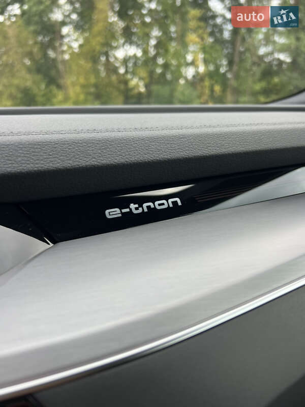Позашляховик / Кросовер Audi e-tron 2021 в Луцьку