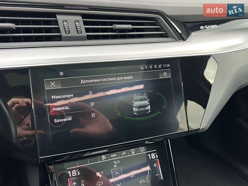 Позашляховик / Кросовер Audi e-tron 2021 в Луцьку
