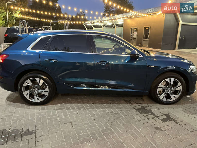 Позашляховик / Кросовер Audi e-tron 2020 в Дніпрі