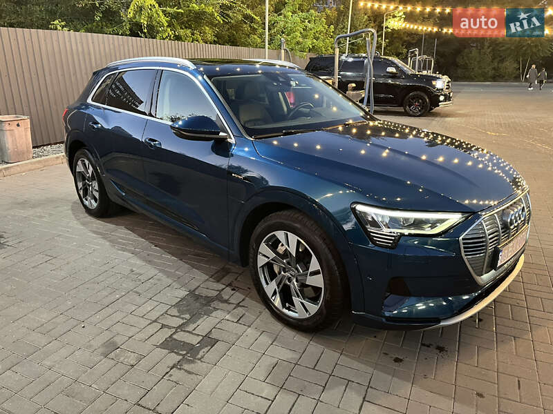 Позашляховик / Кросовер Audi e-tron 2020 в Дніпрі