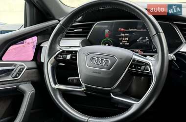 Позашляховик / Кросовер Audi e-tron 2019 в 