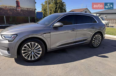 Внедорожник / Кроссовер Audi e-tron 2019 в 
