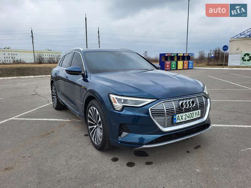 Внедорожник / Кроссовер Audi e-tron 2019 в 