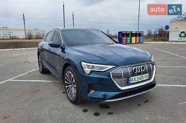 Позашляховик / Кросовер Audi e-tron 2019 в 
