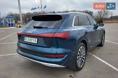 Позашляховик / Кросовер Audi e-tron 2019 в 