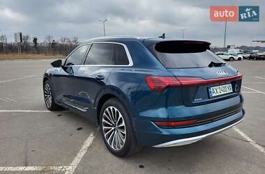 Позашляховик / Кросовер Audi e-tron 2019 в 