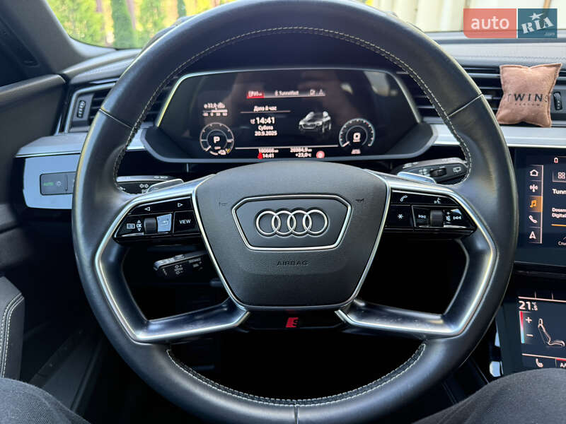 Позашляховик / Кросовер Audi e-tron 2020 в Сваляві